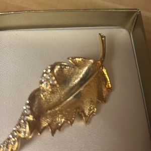 Leaf Pin